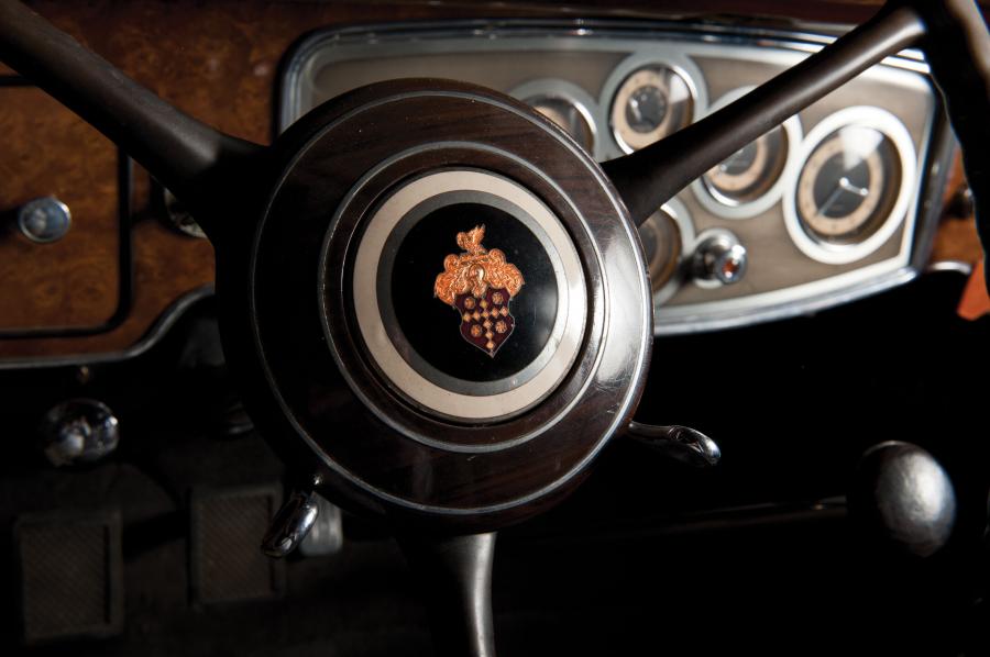  Packard Twelve Club Sedan 1933 года  (фото 11 из 31)